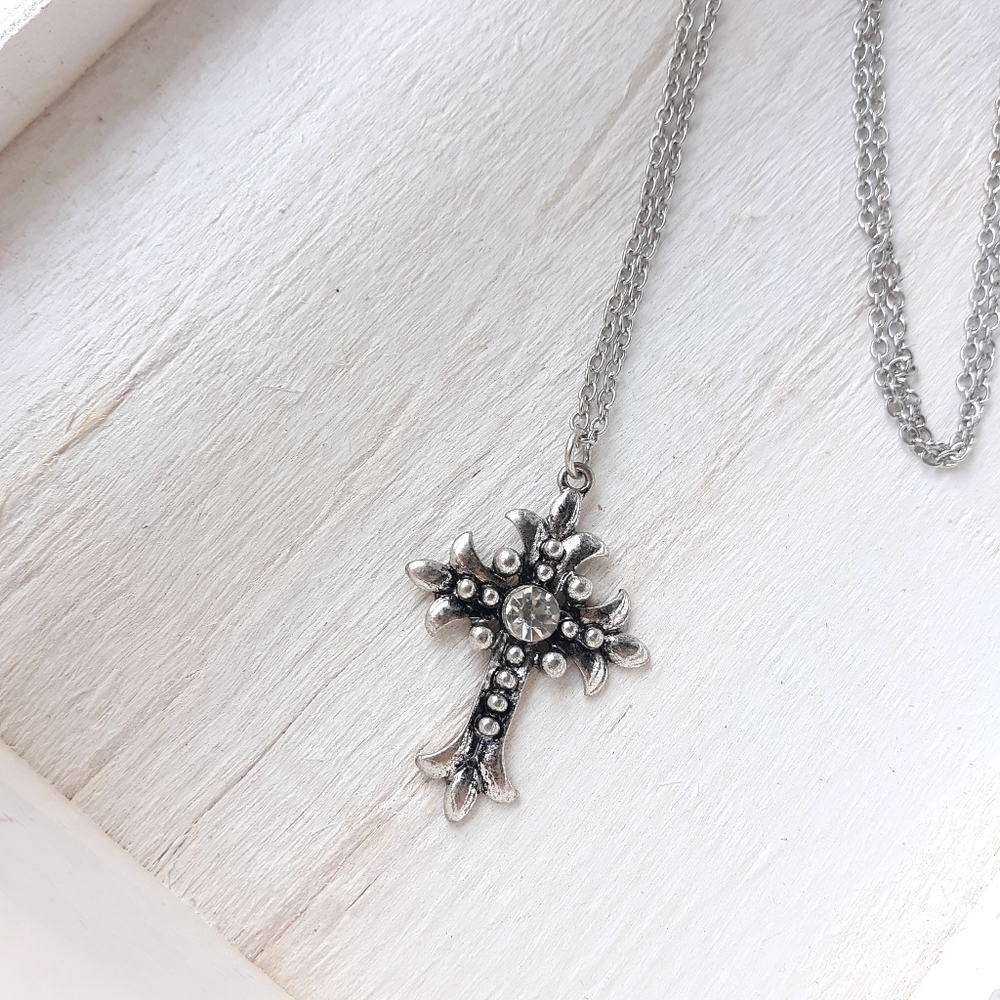 Cross necklace set